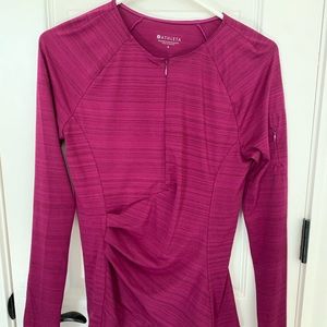 ATHLETA RUNNING FITNESS FITTED SHIRT THUMBS UP PURPLE